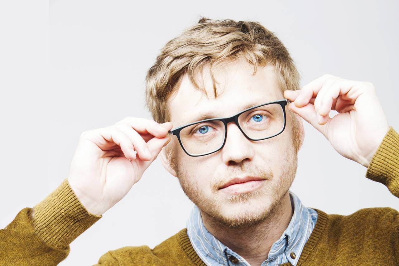 BB Hero male trying on glasses 1280×853